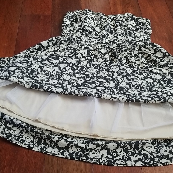 Diosa | Strapless Flared Dress - Picture 6 of 6